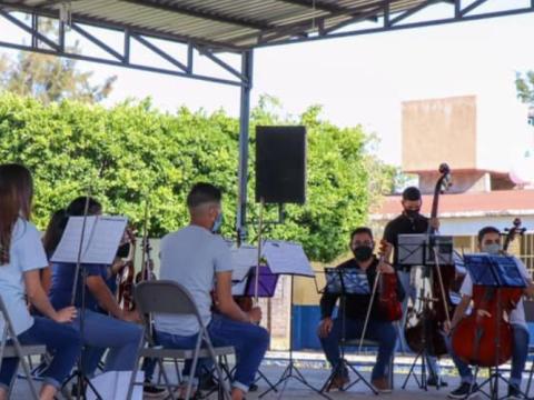 Semillero Creativo de Ensamble comunitario de cuerdas de Aguililla